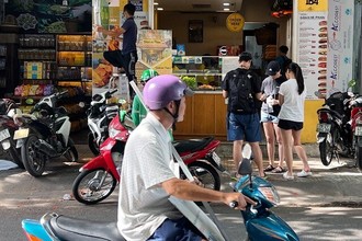 Tin tức 24h: Nhiều tiệm bánh mì ở Nha Trang dương tính "dư lượng thuốc trừ sâu" trong rau