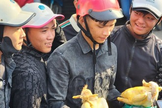 Hàng trăm thanh niên "trắng tay", thất vọng ra về trong ngày giật cô hồn ở Sài Gòn