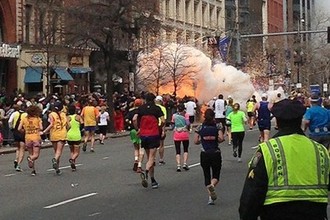 Ảnh đánh bom khủng bố 100 người thương vong tại marathon Boston