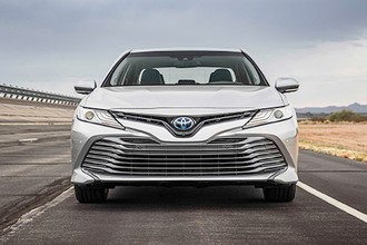 Toyota “nhá hàng” Camry 2018 sắp về Việt Nam?