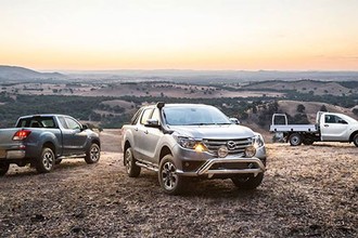 Bán tải Mazda BT-50 mới giá 497 triệu đồng "đấu" Ford Ranger