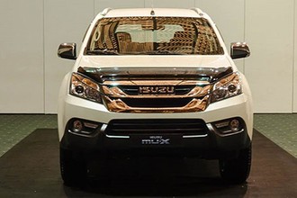 Isuzu mU-X “hàng tồn” tại Việt Nam giảm giá 150 triệu