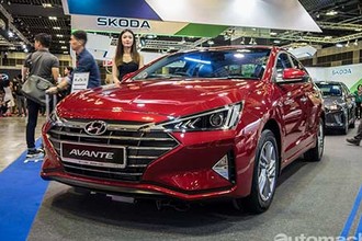 Hyundai Elantra 2019 giá từ 1,29 tỷ đồng "đấu" Mazda3