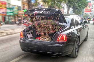 Đại gia Hà Nội chở đào Tết bằng Rolls-Royce Ghost hơn 40 tỷ