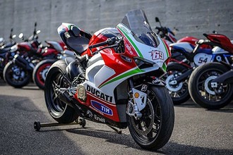 Siêu môtô Ducati Panigale V4 Nicky Hayden giá từ 1,6 tỷ 