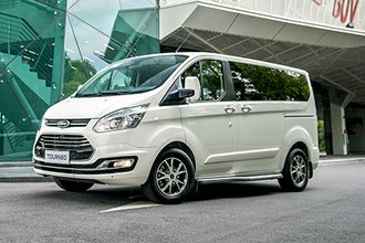 Ford Tourneo từ 999 triệu đồng tại Việt Nam "đấu" Kia Sedona