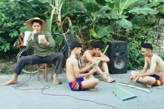 Video: Anh chàng bán kem lại gây sốt khi cover hit “Vẫn nhớ”