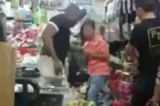 Video: Người TQ ăn cú tát “trời giáng” vì xúc phạm người bản địa Kenya