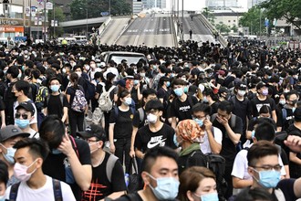 Video: Giao thông tê liệt ở Hong Kong vì biểu tình quy mô lớn