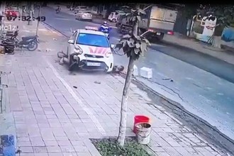 Video: Taxi mất lái tông trúng 2 người phụ nữ đi nhặt ve chai