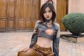 Mặc “toang đúng chỗ hiểm”, hotgirl gây “nóng mắt” với muôn kiểu tạo dáng