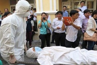 Ebola: 2 khách đến VN hết sốt, 80 người chết trong 3 ngày