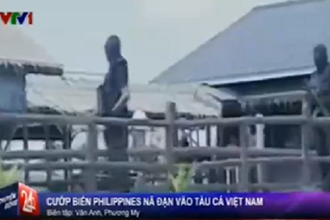 Clip cướp biển Philippines nã đạn vào tàu cá Việt Nam