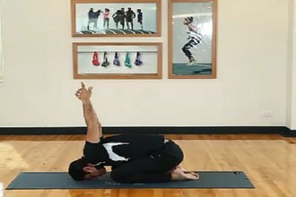 Bài tập Yoga chữa đau lưng cho dân văn phòng