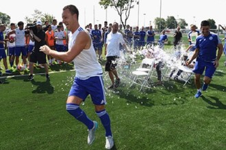 HLV Jose Mourinho biến các thành viên Chelsea thành “vịt”