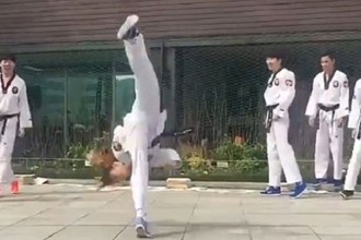 Clip: Võ sĩ Taekwondo quẩy nhạc sàn sôi động