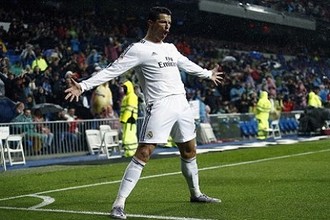 Ronaldo và pha ăn mừng bàn thắng kiểu siêu nhân gây sốt