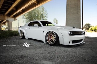 Dodge Challenger Hellcat "dữ dằn" với widebody Liberty Walk