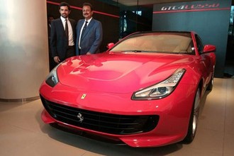 Siêu xe 4 chỗ Ferrari GTC4Lusso “đặt lốp” tới Ấn Độ 