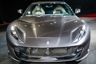 “Siêu ngựa” Ferrari 812 Superfast giá hơn 8 tỷ tại Malaysia