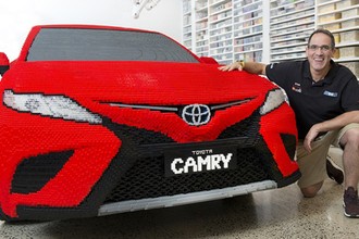  Xe Toyota Camry nặng 2 tấn làm từ 500.000 viên Lego 