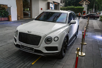 Cận cảnh Bentley Bentayga “hàng thửa” hơn 20 tỷ ở HN