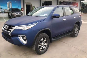 Toyota Fortuner Limited Edition "màu độc" hơn 1 tỷ ở Sài Gòn