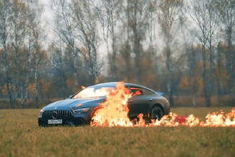 Đốt xe sang Mercedes-AMG GT 63 S vì bực mình với đại lý