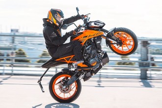 KTM 200 Duke từ 137 triệu tại Việt Nam ra mắt bản 2025