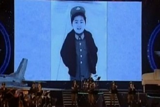 Hình ảnh Kim Jong-un 4 tuổi trên truyền hình Triều Tiên