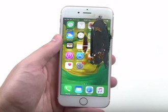 Mài iPhone 6S bằng lốp xe máy và cái kết bất ngờ