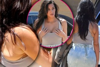 Kim Kardashian lộ ngấn mỡ thừa