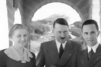 Nữ y tá kể chuyện sốc xảy ra ở boongke của Hitler