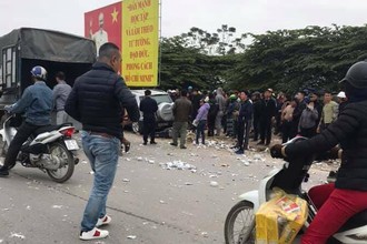 Video: Hà Nội: Ô tô gây tai nạn liên hoàn, 4 người thương vong