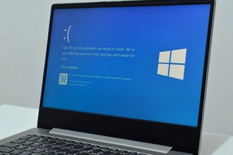 Màn hình xanh chết chóc phủ bóng Windows 11 24H2