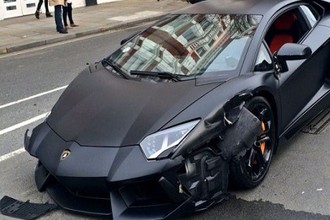 Siêu mãnh thú Lamborghini Aventador vỡ tan vì tai nạn thảm khốc