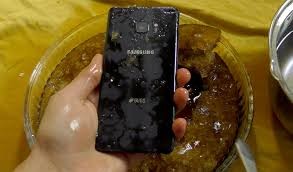 Chuyện gì xảy ra nếu đông đá Galaxy Note 7 trong CocaCola?