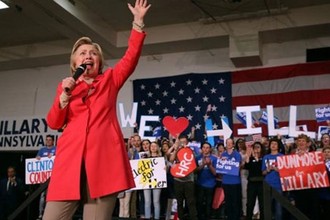 Bà Clinton thu hút cử tri bằng nữ ứng viên phó tổng thống?