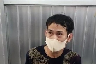 Video: Chân dung kẻ cướp khống chế nữ nhân viên ở TP HCM