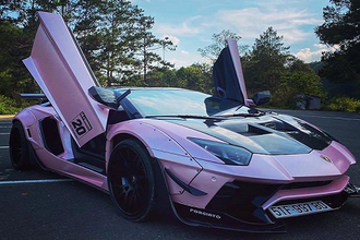 Đại gia thay 'áo' hồng cho Lamborghini Aventador hơn 20 tỷ