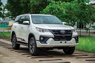 Toyota Fortuner giảm giá kịch sàn