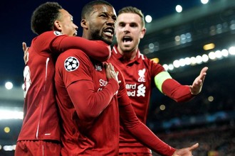 Giây phúc vỡ òa của các cầu thủ Liverpool sau khi đả bại Barca