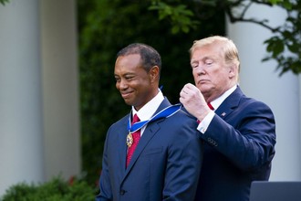 Tiger Woods nhận huân chương danh tự do từ tổng thống Trump