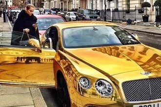 Người đứng sau những cuộc chơi tiền tỷ của rich kid thế giới là ai?