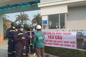 Dân kéo lên nhà máy thép Hoà Phát kêu cứu vì ngập nước