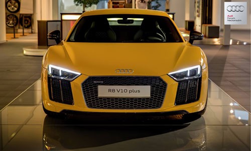 Audi R8 V10 mạnh, nhanh nhưng vàng mới chất