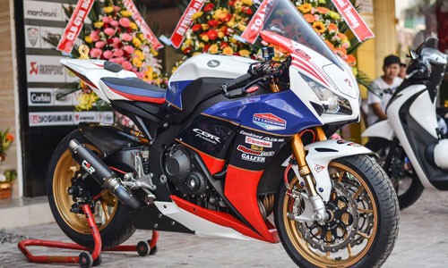 CBR1000RR độ full “đồ chơi khủng” của biker Long Xuyên