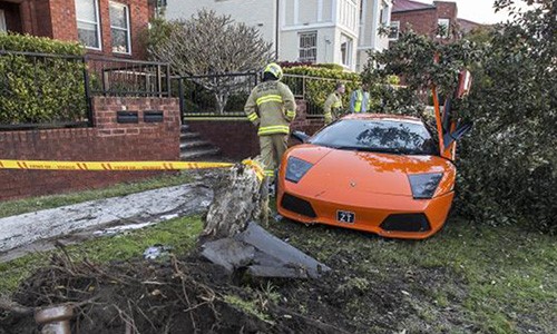 Siêu bò Lamborghini “nát mông” khi sắp sang tay chủ mới  