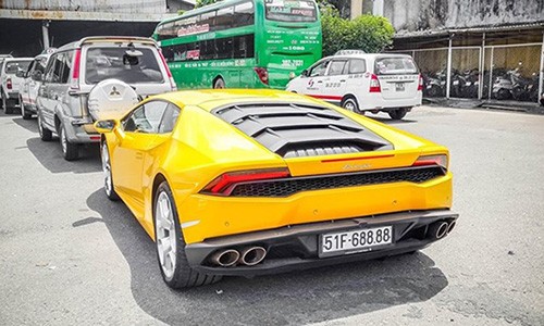 Siêu xe Lamborghini Huracan tại Việt Nam khoe biển "lộc phát"