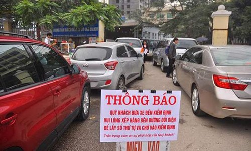 Quá tải đăng kiểm ôtô ngày cuối năm Đinh Dậu 2017